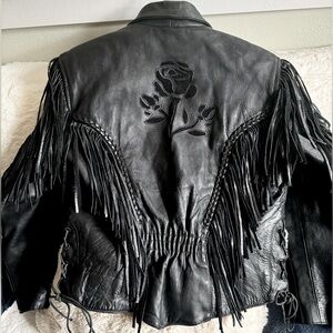 Woman’s VINTAGE fringed leather jacket.